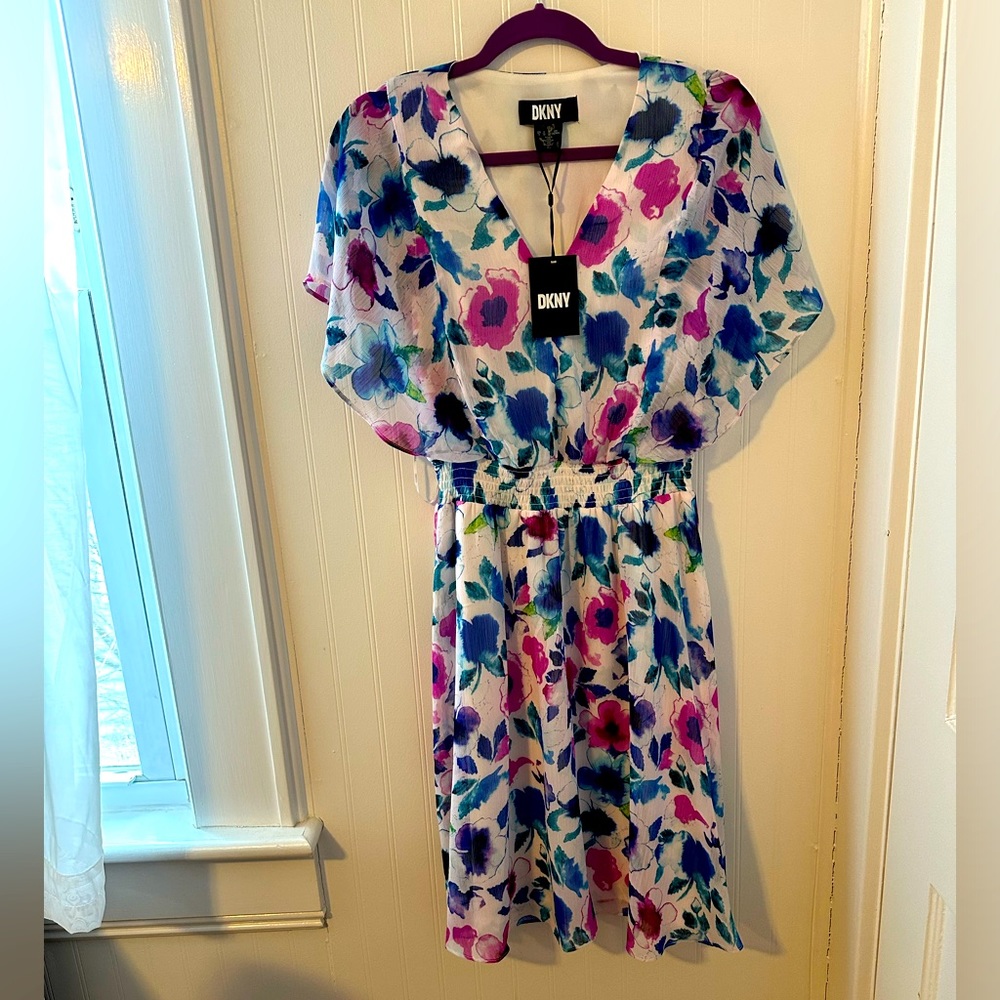 NWT DKNY Dress in size 6. Excellent condition!